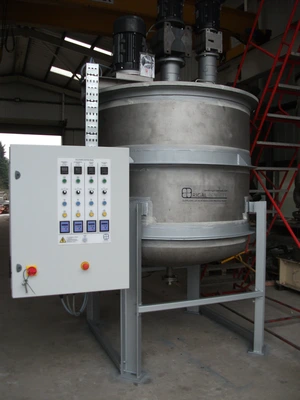 2,200L S/S Enclosed Combination mixer