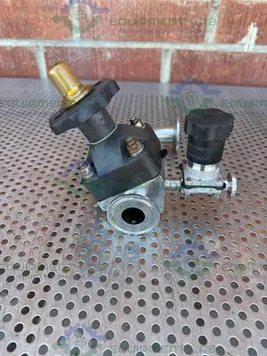 USED 2 ITT PURE FLO 3- WAY 316L DIAPHRAGM VALVE W/ 1" TO 1/2 SANITARY FITTING