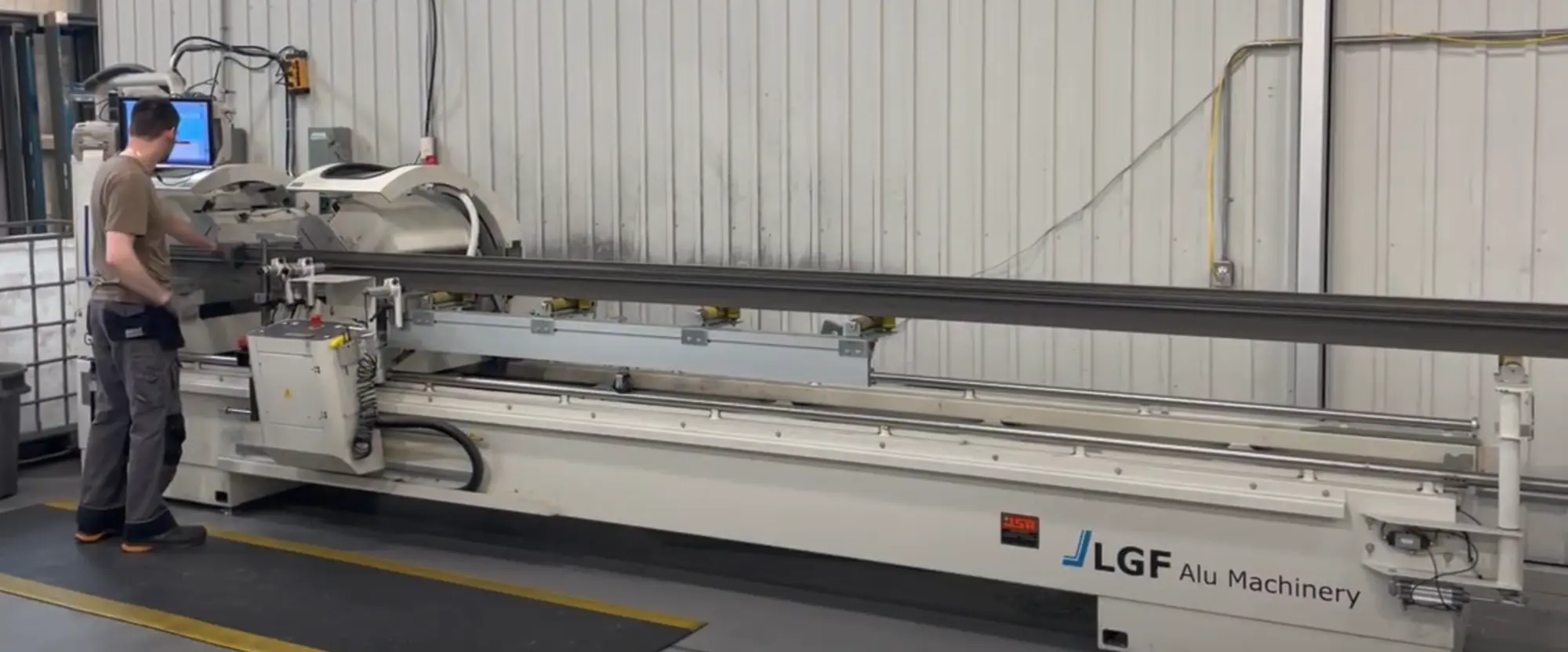 Used 2011 LGF _UNKNOWN_ Double Miter Saws Quebec CA | Starlight Sales Corp #1444217