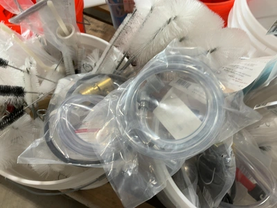 Used MIXED LOT OF BREWERS HARDWARE, BREWING ACCESSORIES, AND CLEANING UTENSILS Brewing Equipment Michigan US | Miedema Asset Management Group #1761527