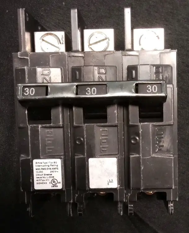 Used Siemens SIEMENS BQ3B030L 30 amp 3 pole breaker Circuit Breakers US | Infinity wholesale & Supply LLC #1305702