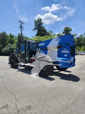 USED 2025 GENIE GTH844