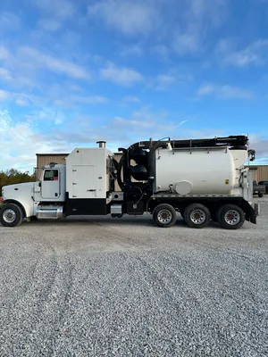 2016 TORNADO f3 Hydro Excavator | VacSource (2)