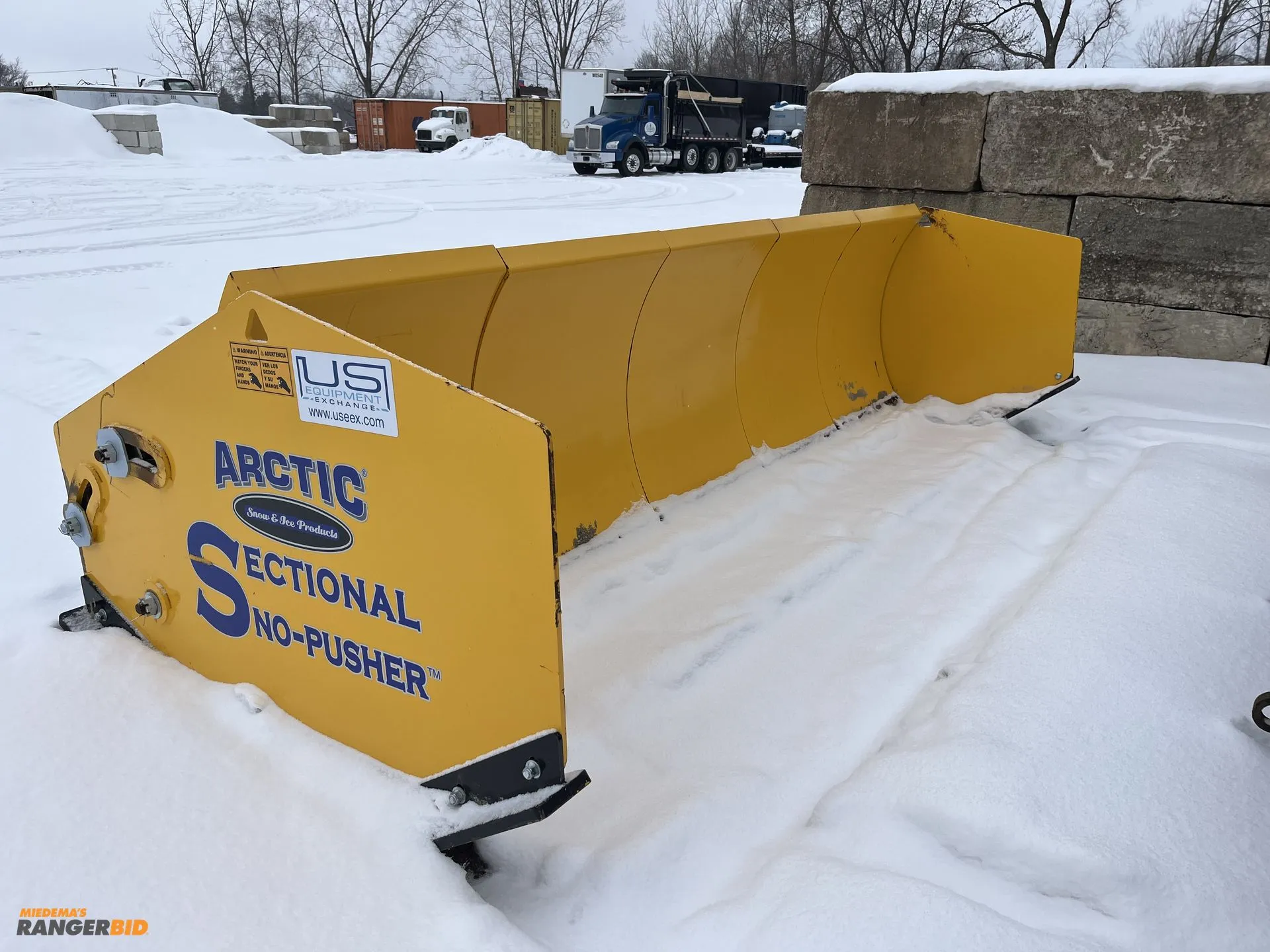 Used ARCTIC SECTIONAL SNOW PUSHER 13'6" Snow Removal & Equipment Indiana US | Miedema Asset Management Group #1424750