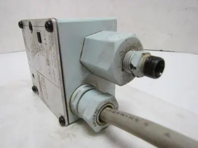 Toyooki Kogyo HW-02 100 HW-02100 Hydraulic Pressure Switch Valve 12-24VDC 171PSI