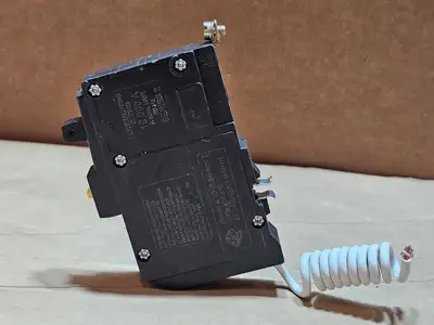 NEW SQUARE D QOB115GFI