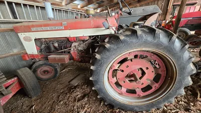 FARMALL 560 Tractor | Iron Listing (1)