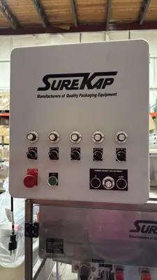 USED SUREKAP MODEL SK8000-BF6-70 AUTOMATIC SPINDLE CAPPER SUREKAP MODEL SK8000-BF6-70 AUTOMATIC SPINDLE CAPPER