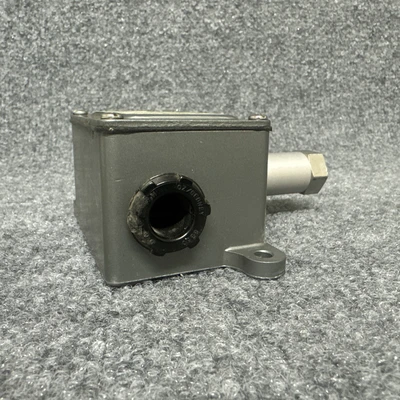 Used United Electric Controls J6-354 Pressure Switches California US | Davliegogo LLC #1708158