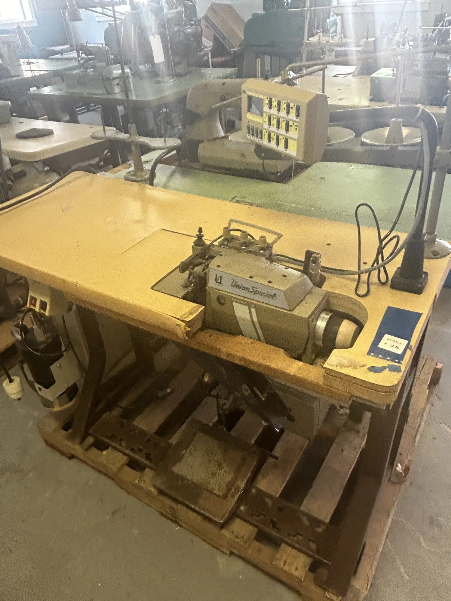 Union Special 39500RF Industrial Sewing Machine w/ Efka V730 Control