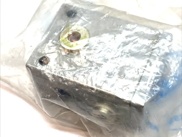 New | in-Stock FESTO VACUUM GENERATOR G1/4 PORTS 6890 Process Vacuum Michigan US | Maverick Industrial Sales #1089079