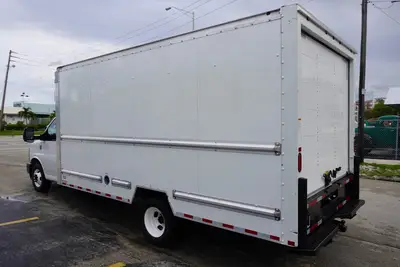 Used 2017 GMC SAVANA G3500 Box trucks Florida US | Truck and Van Outlet #1541709