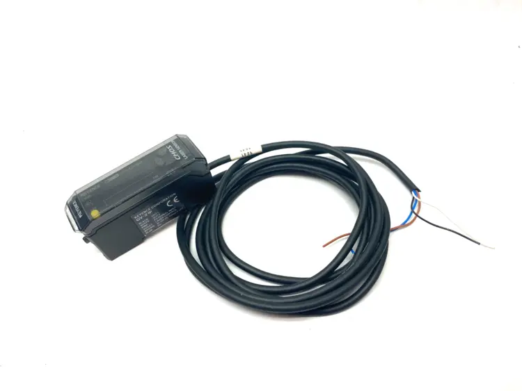 Used KEYENCE DIGITAL AMPLIFIER MAIN UNIT, FOR LASER SENSOR, PNP Sensors | Maverick Industrial Sales #1110777