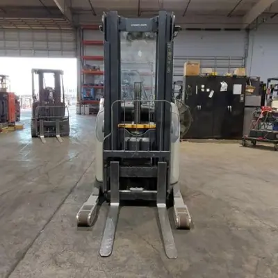 USED 2016 CROWN RR5725-45