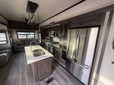 Used 2022 FOREST RIVER CEDAR CREEK CHAMPAGNE EDITION 38EBS Campers, Caravans, Motorhomes Minnesota US | Carco Truck & Equipment #1514047
