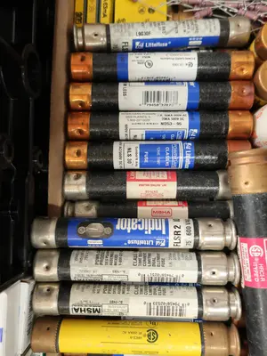 Used _UNKNOWN_ _UNKNOWN_ Fuses Ohio US | Aucto #1307579