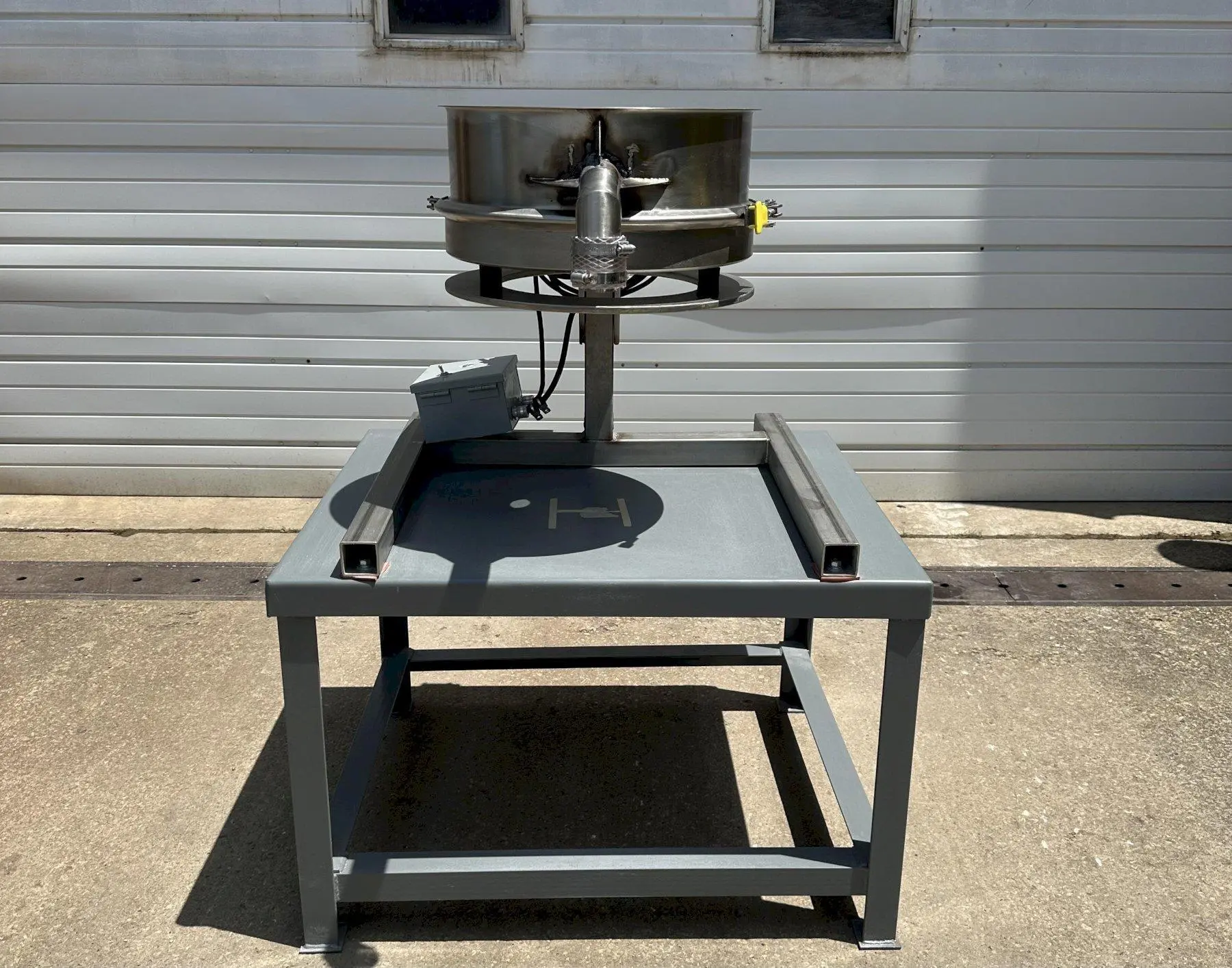 Used CLEVELAND VIBRATOR SEE-2-2BRW Vibratory Screens Ohio US | Portage Packaging Systems, Inc. #1397118
