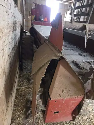 NEW HOLLAND 165 Manure Spreaders | Iron Listing (31)