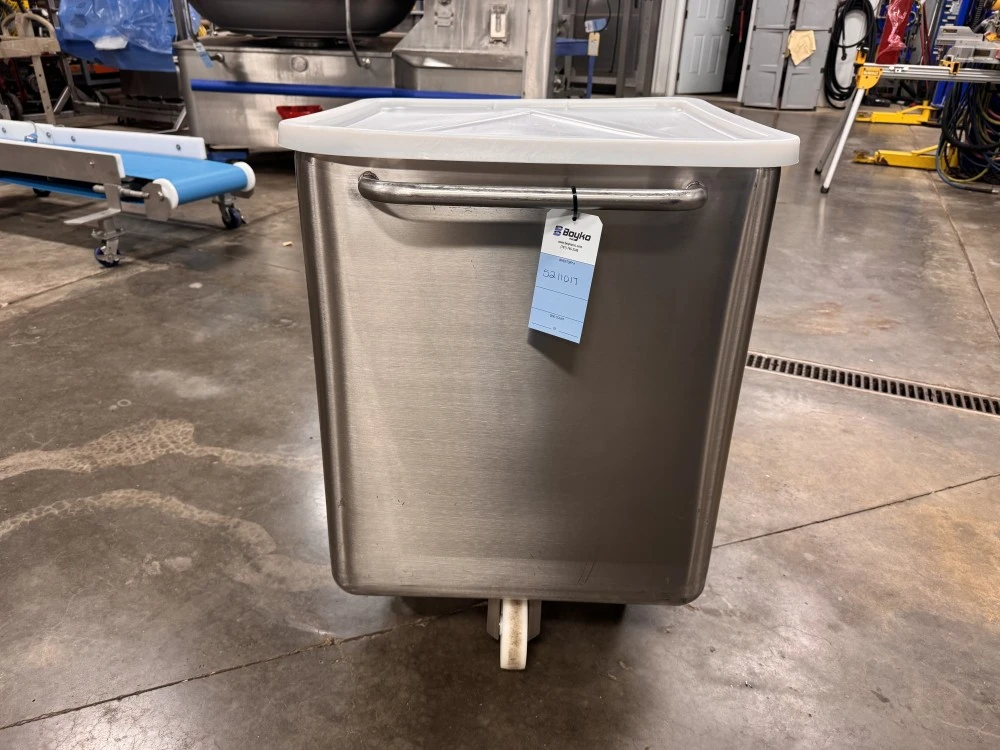 600 Pound SS Dump Buggy with Plastic Lid
