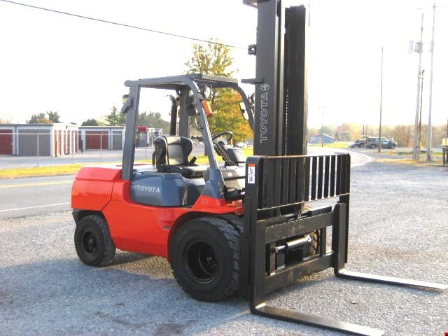 Used TOYOTA  2004 5000 LBS Internal Combustion Forklifts: Pneumatic Tire US | Miami Dade Forklift #759162