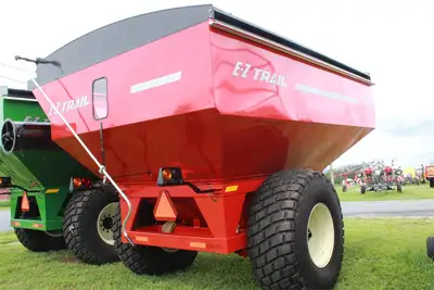 New | in-Stock 2025 E-Z TRAIL 550 Grain Carts Pennsylvania US | Zimmerman Farm Service #1409924