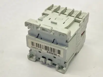 USED GE AUXILIARY MINI CONTROL RELAY 110/120V MBOAJ COIL