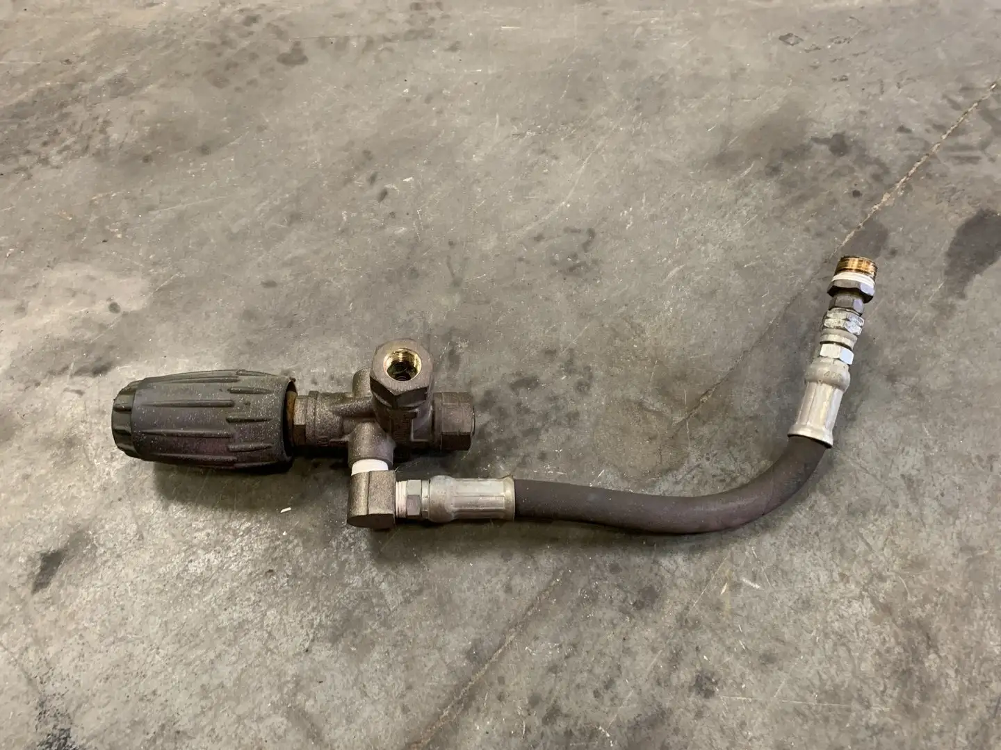 Pressure Regulating Valve w/ Knob