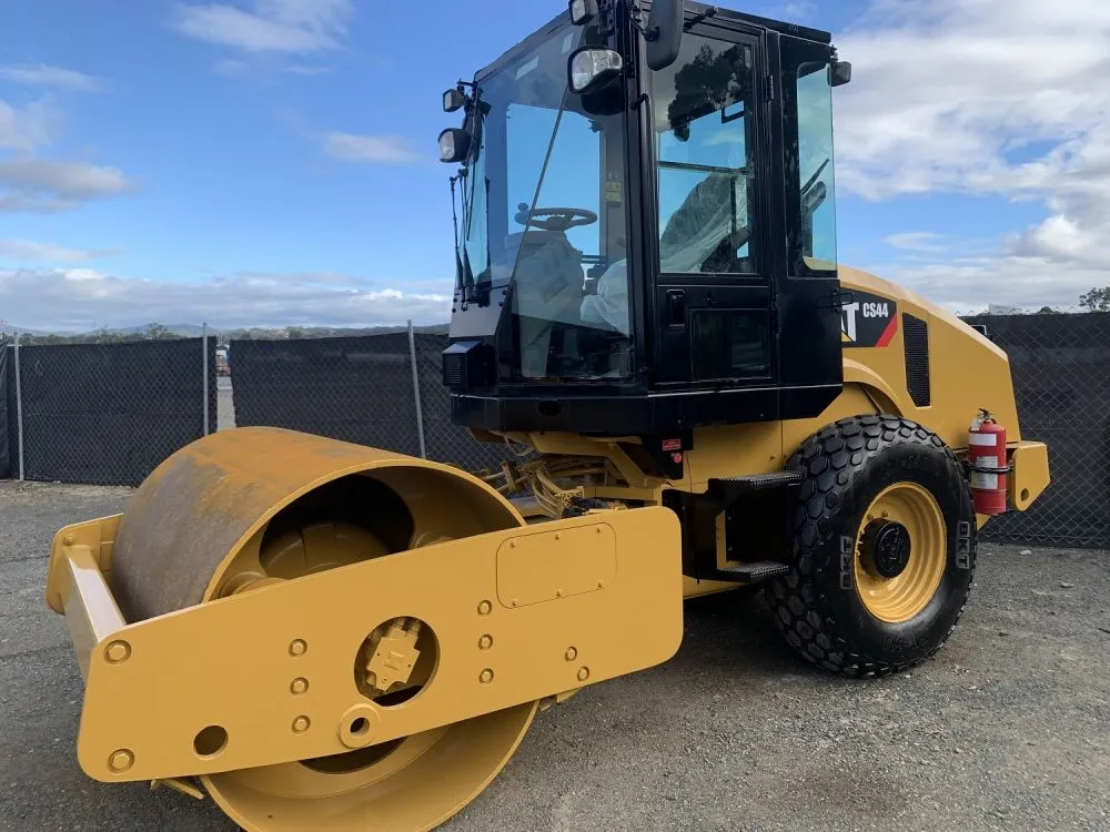 USED 2021 Caterpillar CS44