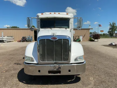 USED 2011 PETERBILT 386