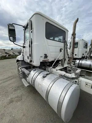 USED 2011 MACK PINNACLE CXU612