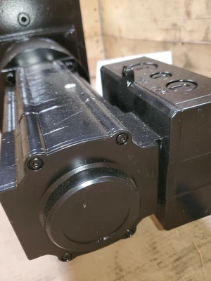 NEW Lenze TYPE MCA 10140-RS0B0-B14N-KK6S00N-R0SU