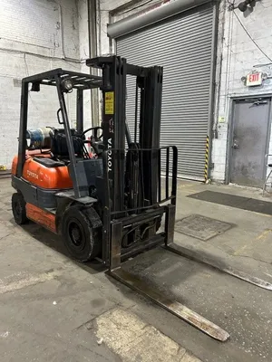 USED TOYOTA 42-6FGU25