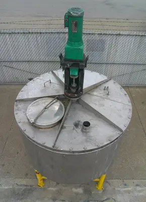 SPC9204  Tank 650 gallon vertical tank, 20 psi @ 260F jacket, 1.5 hp top mounted agitator, dish