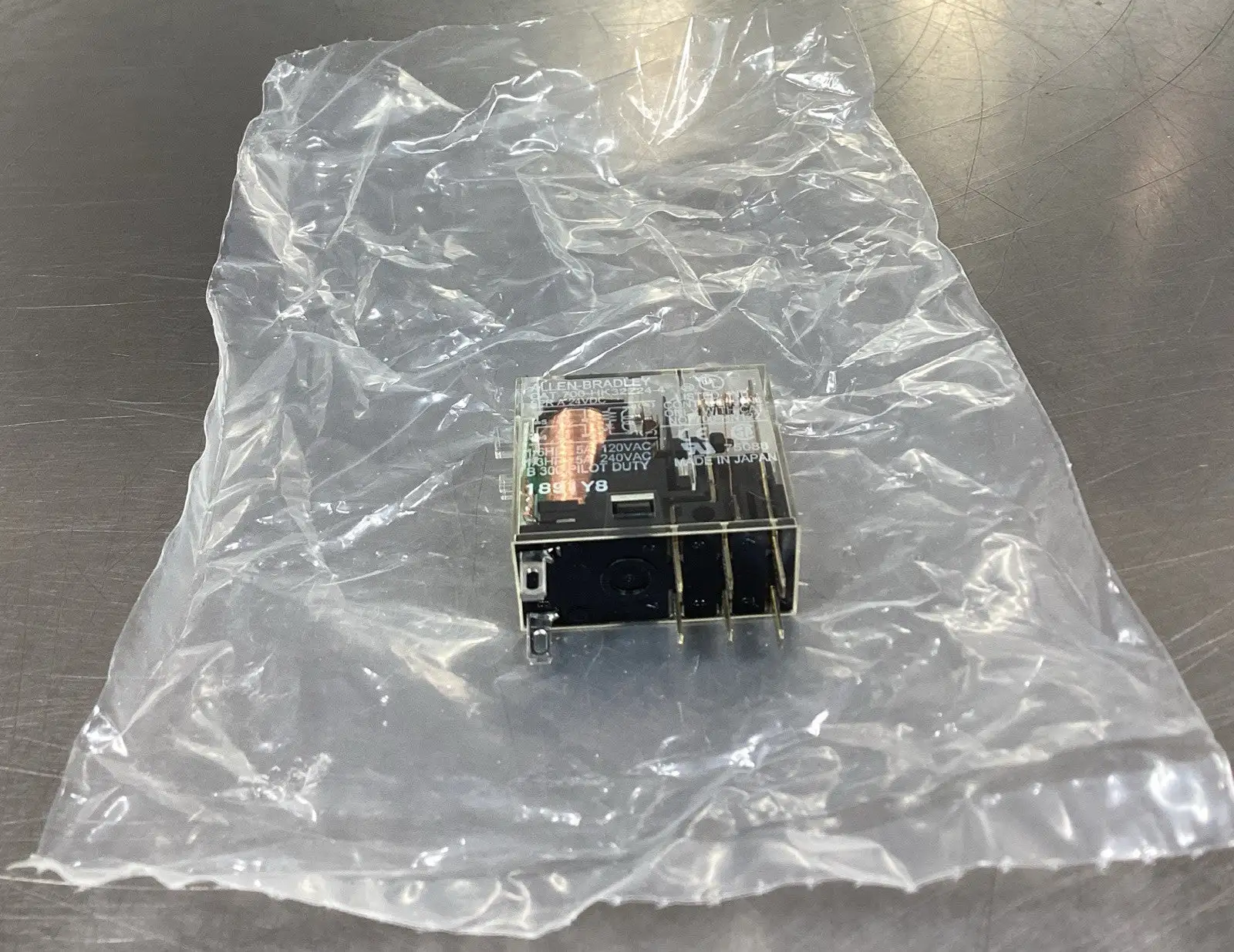 USED Allen-Bradley 700-HK32Z24-4