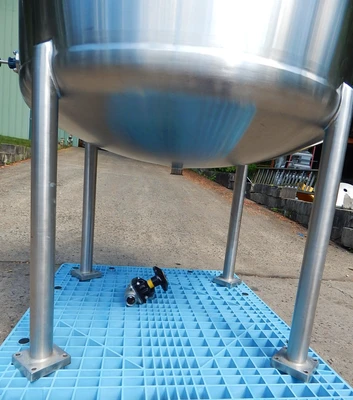 USED T & C STAINLESS 250 GALLON