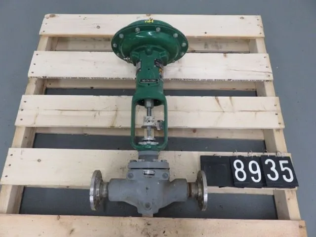 Fisher control valve type EZ, size 1 1/2"-250, material CI/316ss
