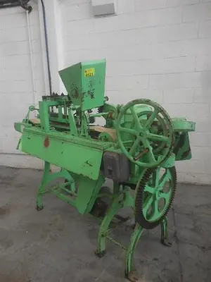 MERROW CUT ROLL EXTRUDER