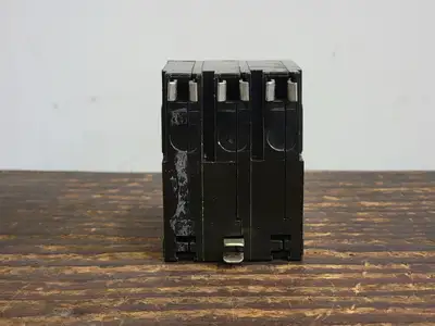 NEW SQUARE D QO315