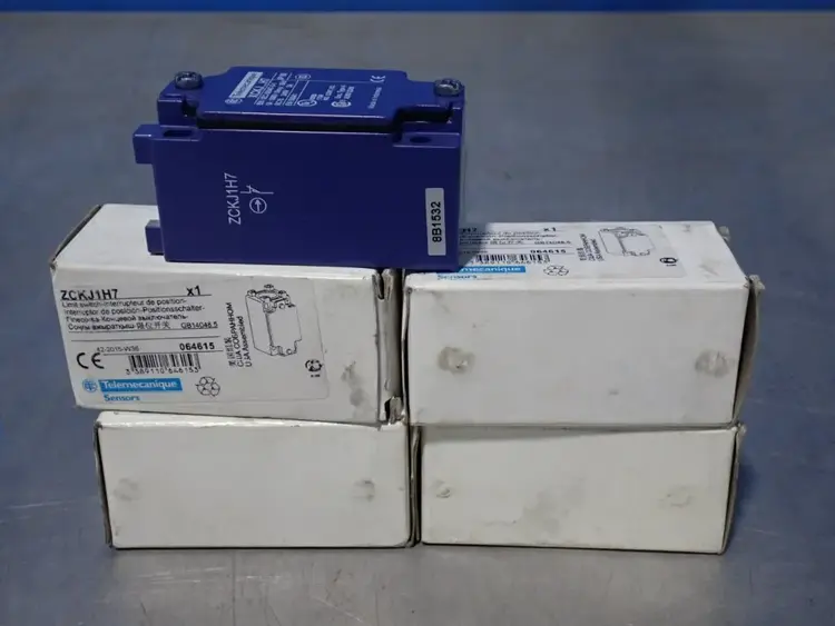Used TELEMECANIQUE ZCKJ1H7 Relays & Switches Ohio US | HGR 24 #911939