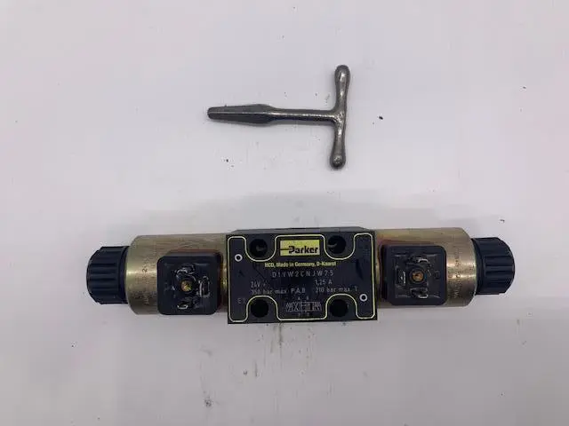 24V 5000/3000PSI PARKER DIRECTIONAL VALVE: STOCK #15262