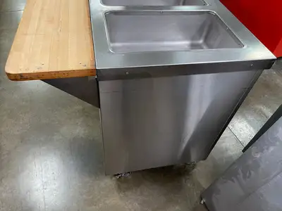 Used Duke Used Duke E-6-CBSS_208/60/1 Thurmaduke Steam Table w/ 6 Wells & Undershelf, 240v Steam Tables (Food) Illinois US | Falcon Restaurant Supply #1376346