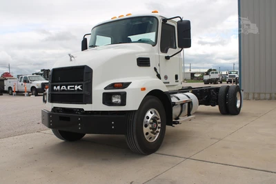 New | in-Stock 2025 MACK MD6 Cab Chassis trucks Texas US | Roll Off Truck World #1491874