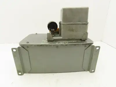 Showa LCB4 7661 Lubrication Oil Pump Machine Oiler 6L Steel Tank 0.1 L/Min 200V