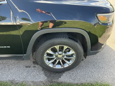 USED 2019 JEEP CHEROKEE