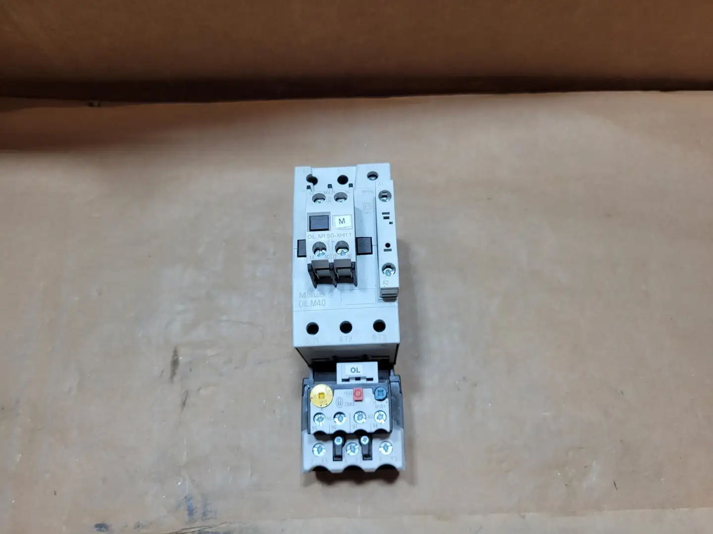 Contactor DILM40 w/ Overload Relay XT0B057DC1