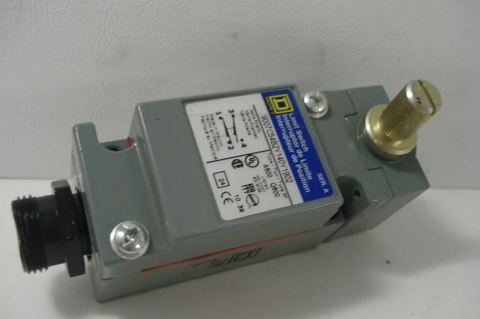 NEW SQUARE D 9007C54B2Y140Y1902 LIMIT SWITCH