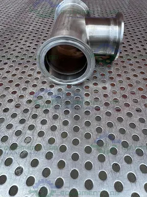 USED 3 WAY 316L STAINLESS STEEL TEE W/ 2" SANITARY FITTINGS & 2" CENTER