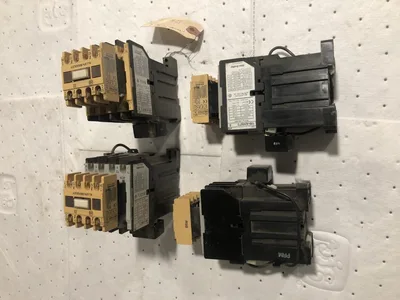 2 Allen Bradley 100-A24NZ*3 contactors & 2 100-A18NZ*3 contactors -195-FA22 (LOT OF 4)