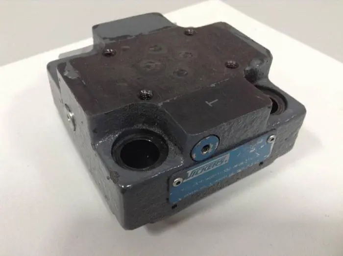 Used VICKERS CVCS25D3S210S32AP10Z108A99 Valves/Fittings Michigan US | Ideal Machinery #699401