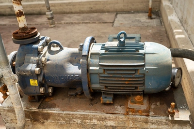 Wet methanol pump